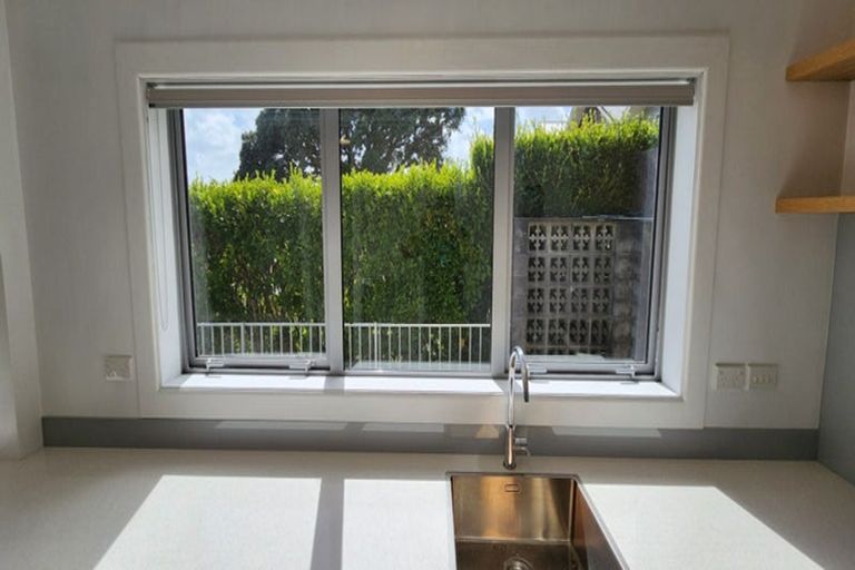 Photo of property in 1/246 Courtenay Street, Strandon, New Plymouth, 4312