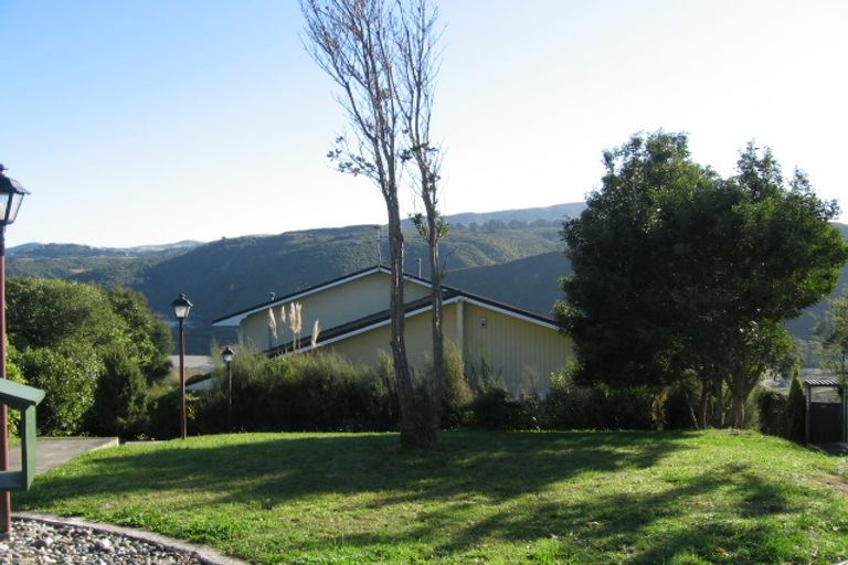 Photo of property in 29 Whitechapel Grove, Stokes Valley, Lower Hutt, 5019