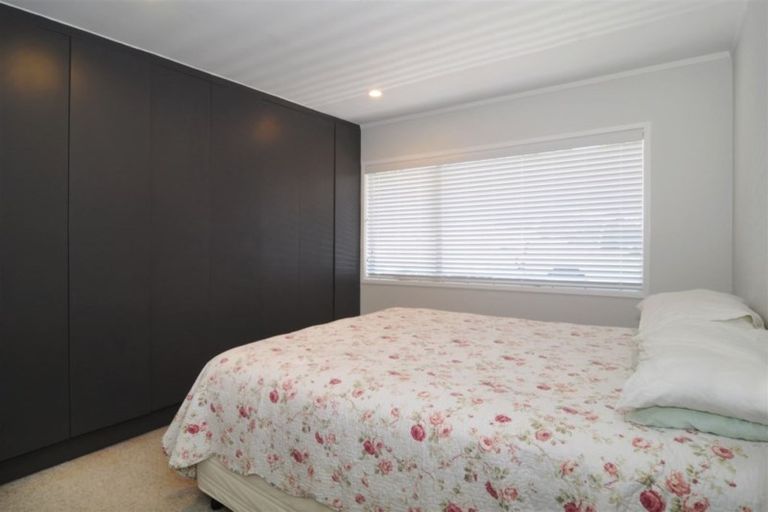 Photo of property in 1/333 Triangle Road, Massey, Auckland, 0614