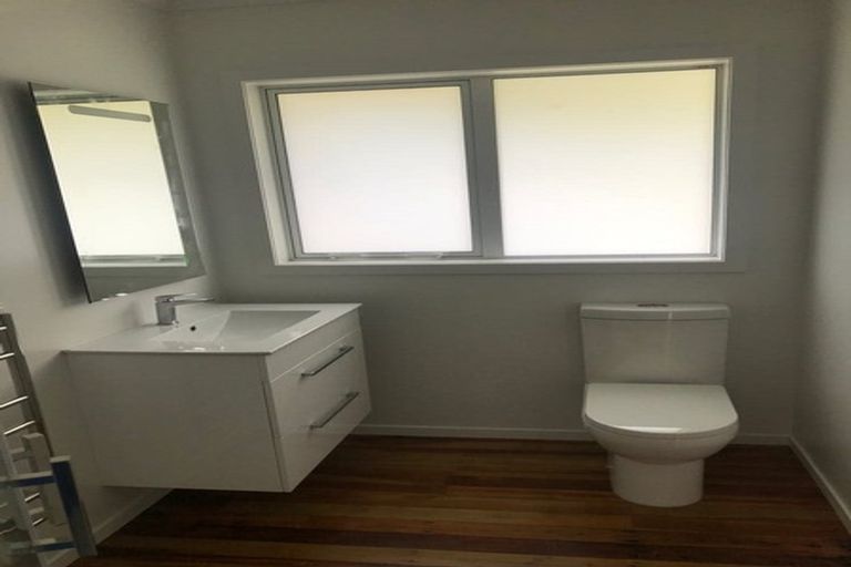 Photo of property in 2/74 Creswick Terrace, Northland, Wellington, 6012