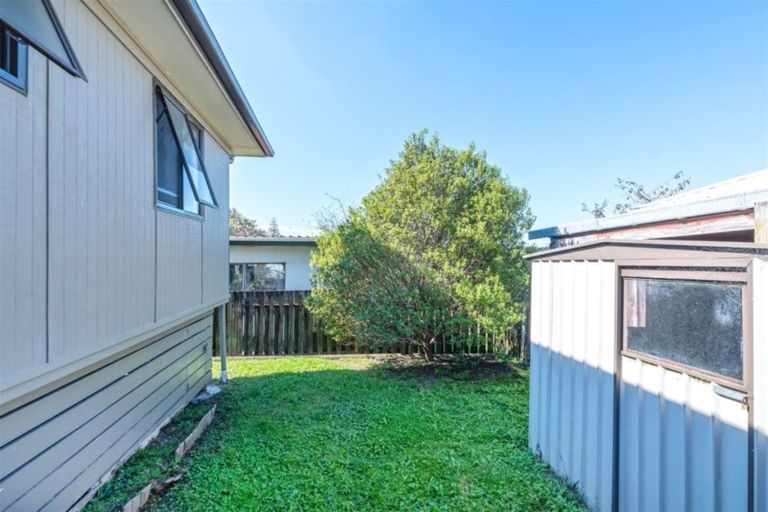 Photo of property in 2/11 Akehurst Avenue, New Lynn, Auckland, 0600