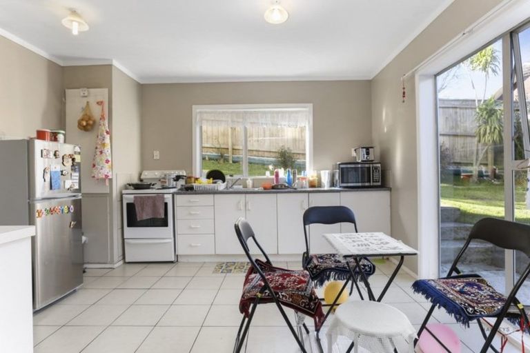 Photo of property in 1/83 Mcleod Road, Te Atatu South, Auckland, 0610