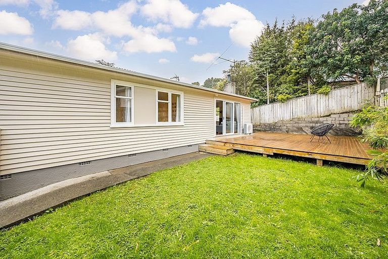 Photo of property in 10 James Grove, Stokes Valley, Lower Hutt, 5019