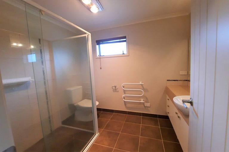 Photo of property in 10 Newbury Place, Schnapper Rock, Auckland, 0632