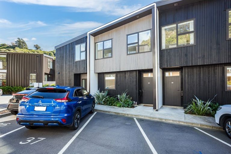 Photo of property in 24 Rua Kai Way, Brooklyn, Wellington, 6021