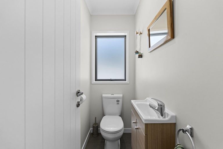 Photo of property in 5d Tui Grove, Oakura, 4314