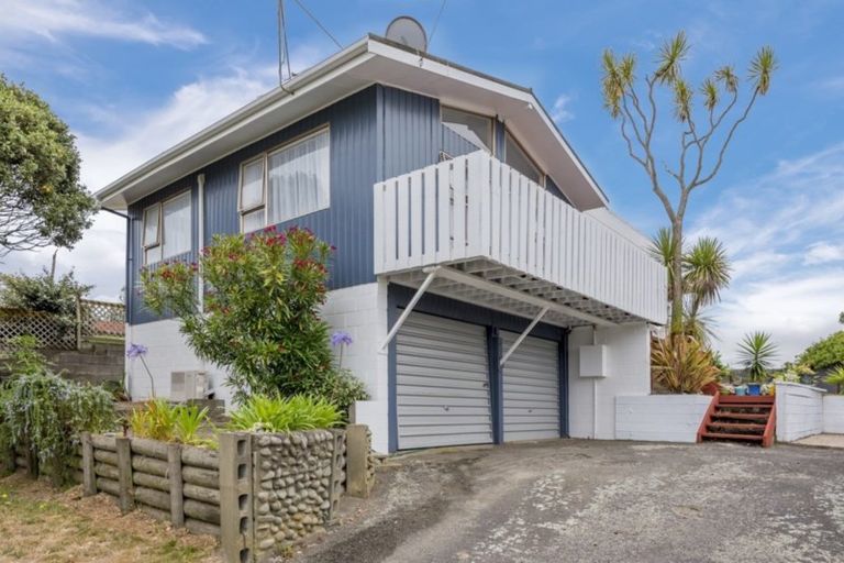 Photo of property in 62 Toi Street, Otaki Beach, Otaki, 5512