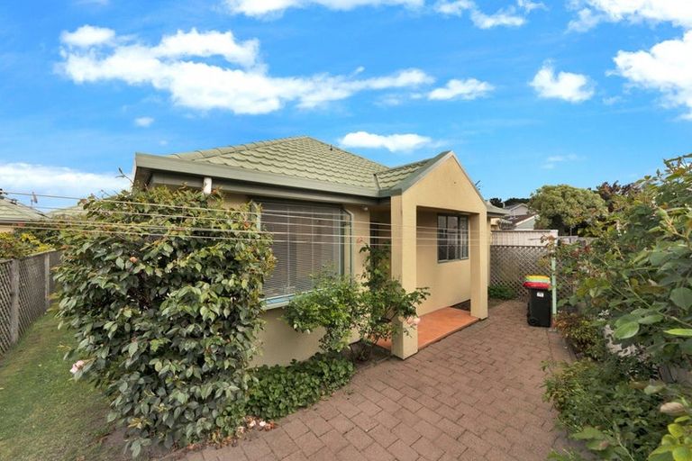 Photo of property in 9/90 Hawke Street, New Brighton, Christchurch, 8083