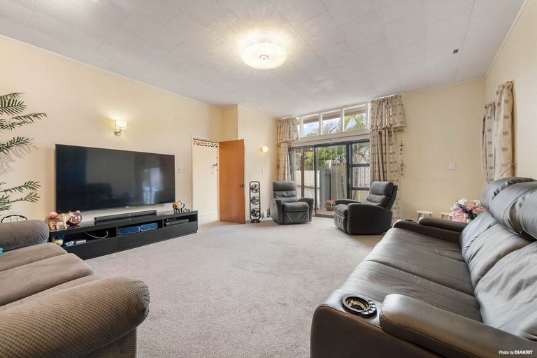 Photo of property in 74 Priestley Drive, Bucklands Beach, Auckland, 2014