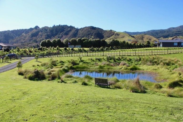 Photo of property in 38 Mountain View Drive, Manakau, Otaki, 5583