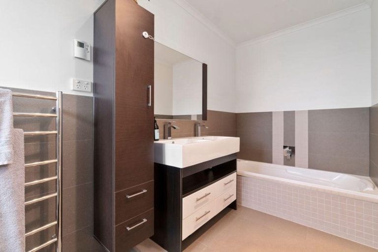 Photo of property in 25a Rewarewa Road, Te Atatu Peninsula, Auckland, 0610