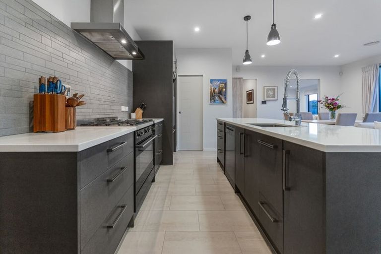 Photo of property in 10 Taranui Way, Paraparaumu Beach, Paraparaumu, 5032