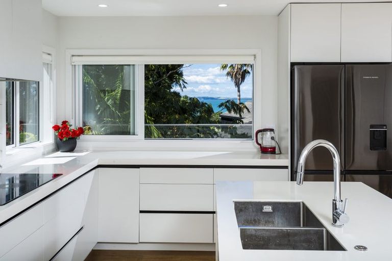 Photo of property in 4/92 Churchill Road, Murrays Bay, Auckland, 0630