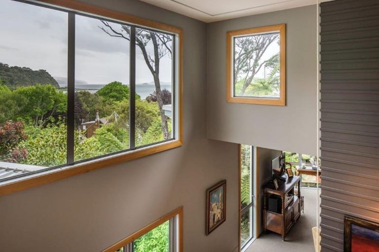 Photo of property in 19 Dillon Street, Lowry Bay, Lower Hutt, 5013