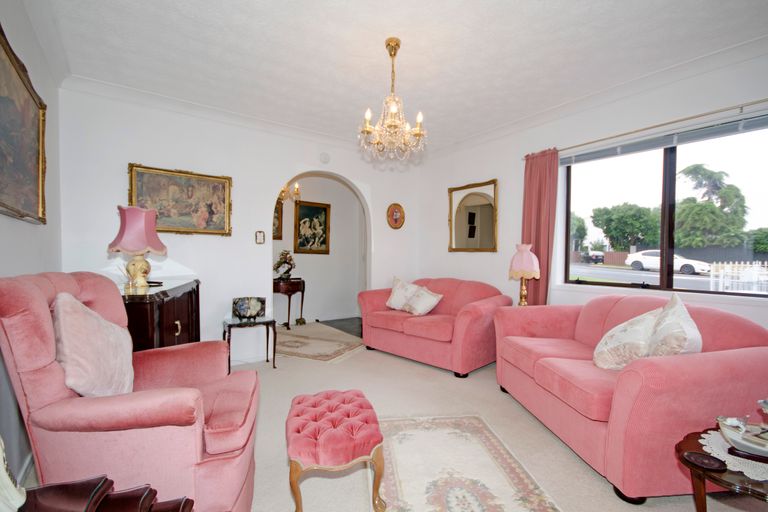 Photo of property in 34 Sturges Road, Henderson, Auckland, 0612