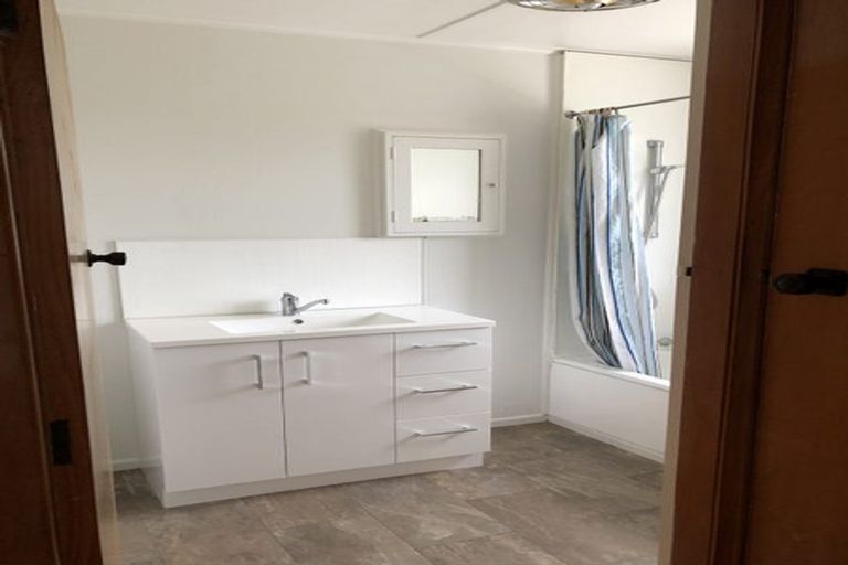 Photo of property in 10 Warwick Crescent, Taradale, Napier, 4112