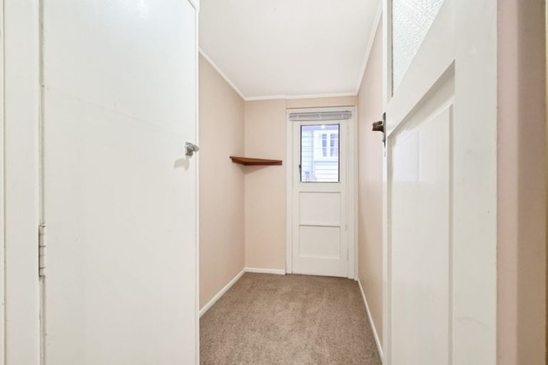 Photo of property in 8 Rixon Grove, Mount Victoria, Wellington, 6011