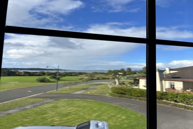 Photo of property in 3 Onemana Way, Te Atatu Peninsula, Auckland, 0610