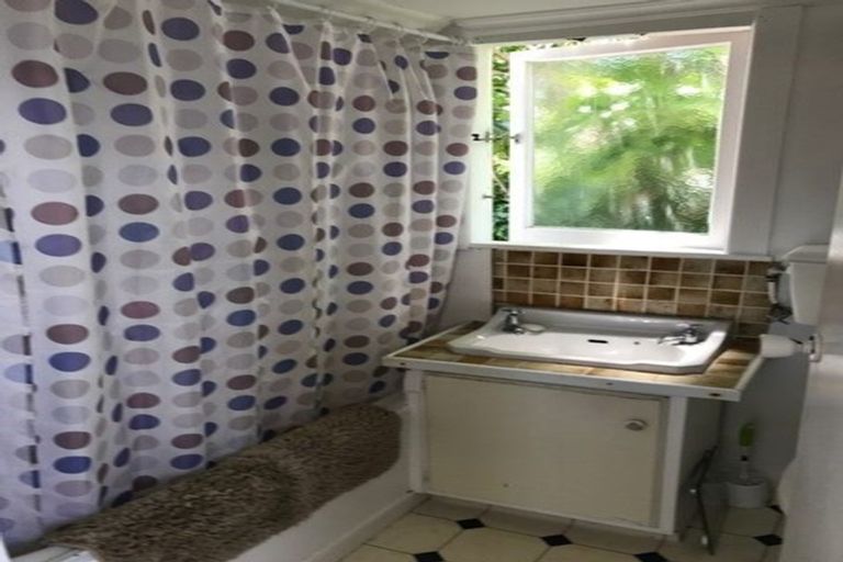 Photo of property in 4 Tutchen Avenue, Mount Victoria, Wellington, 6011