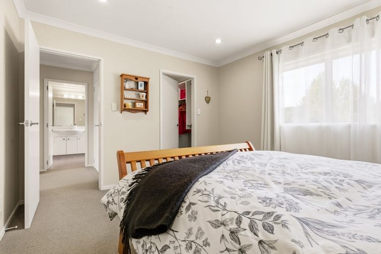 Photo of property in 2/17 Tremaine Avenue, Two Mile Bay, Taupo, 3330