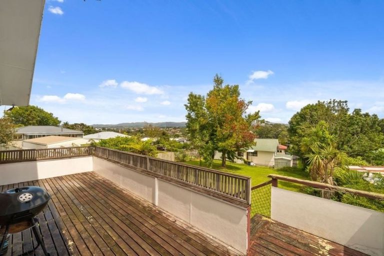 Photo of property in 33 School Road, Te Atatu South, Auckland, 0610