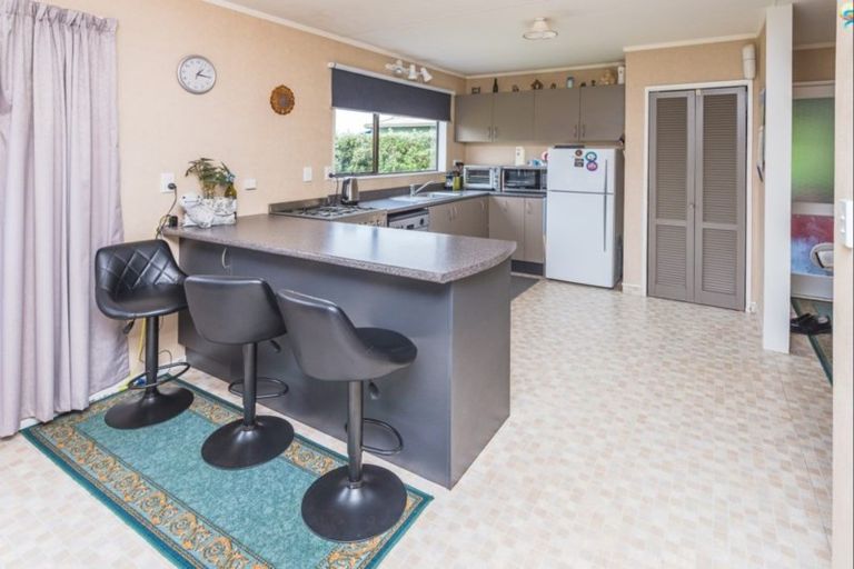 Photo of property in 14 Akepiro Place, Tawhero, Whanganui, 4501