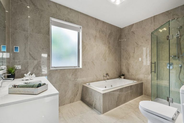 Photo of property in 21 Golden Morning Drive, Albany Heights, Auckland, 0632