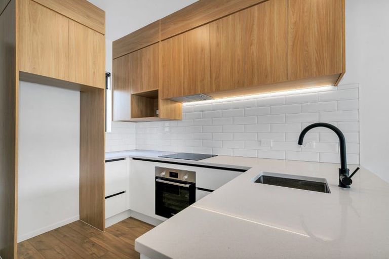 Photo of property in 5/89 Beach Road, Te Atatu Peninsula, 0610