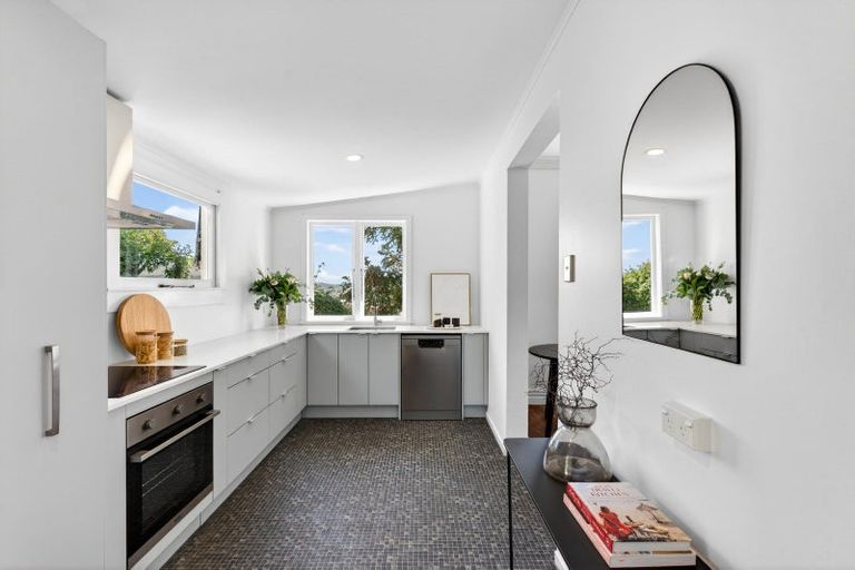 Photo of property in 1 Denholm Road, Hospital Hill, Napier, 4110