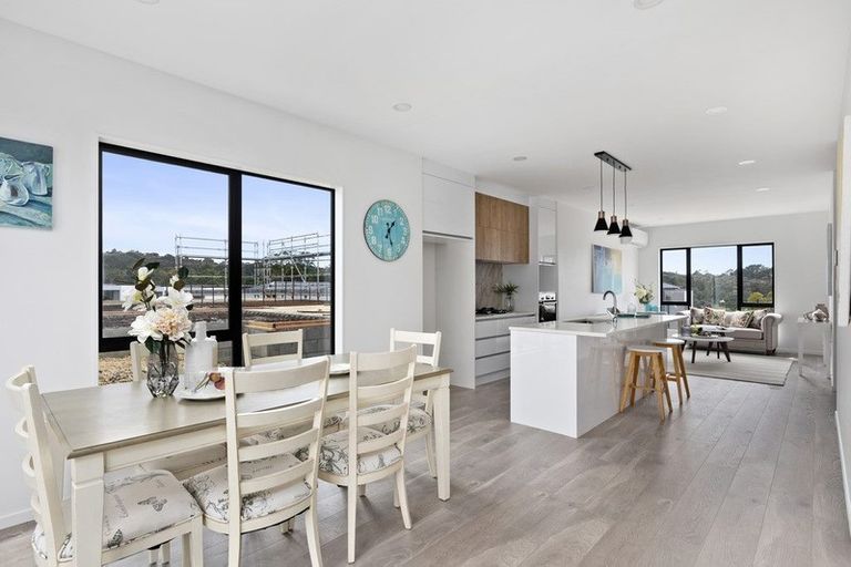 Photo of property in 28 Waihou Crescent, Albany Heights, Auckland, 0632