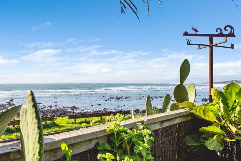 Photo of property in 42 Octavius Place, New Plymouth, 4312