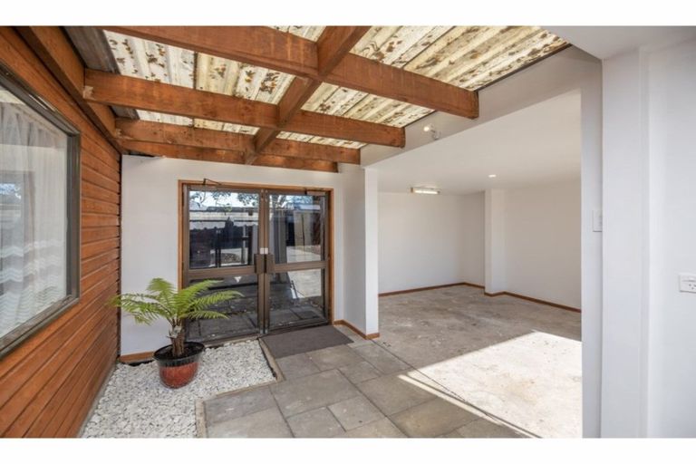 Photo of property in 2a Wainoni Road, Wainoni, Christchurch, 8061