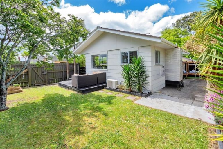 Photo of property in 1/6 Putney Place, Ranui, Auckland, 0612