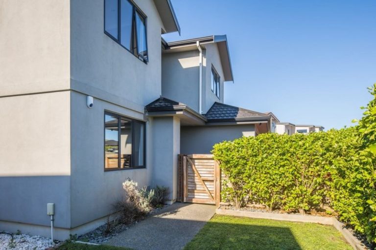 Photo of property in 14 Aoraki Rise, Aotea, Porirua, 5024