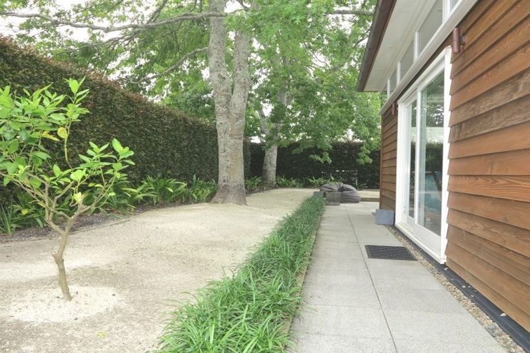 Photo of property in 51 Queen Street, Northcote Point, Auckland, 0627