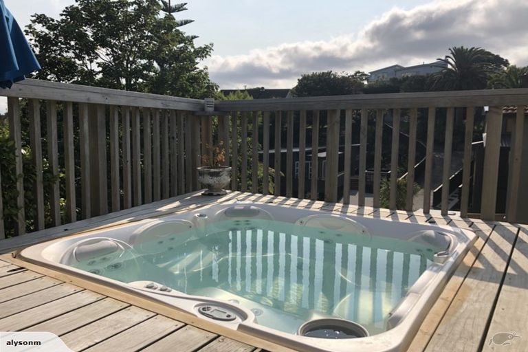 Photo of property in 66 Heathcote Road, Castor Bay, Auckland, 0620