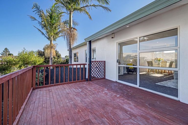 Photo of property in 2/8 Anglers Way, Wattle Downs, Auckland, 2102