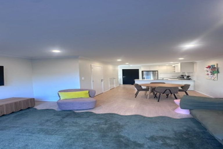 Photo of property in 8 Wharara Lane, Massey, Auckland, 0614