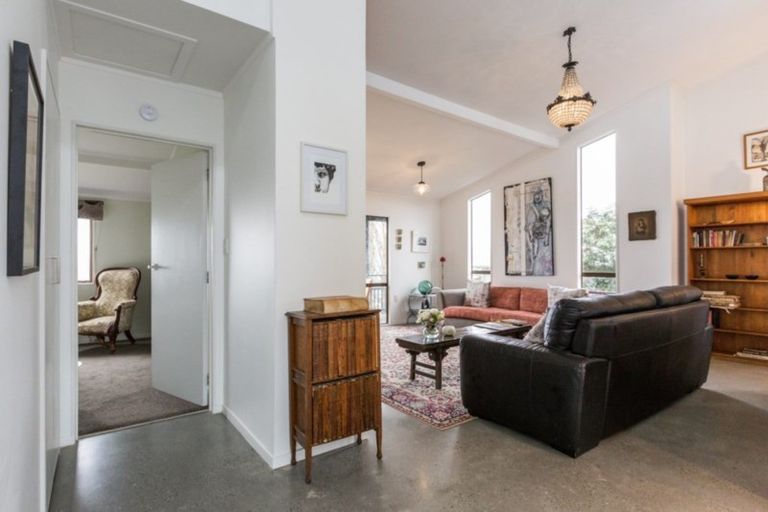 Photo of property in 24 Roslyn Road, Bluff Hill, Napier, 4110