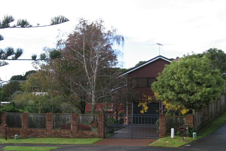 Photo of property in 15 Trident Place, Shelly Park, Auckland, 2014