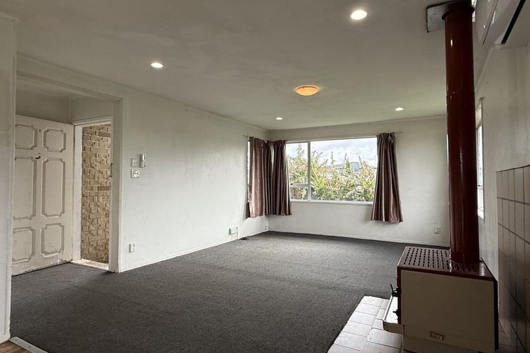 Photo of property in 402 Roscommon Road, Clendon Park, Auckland, 2103