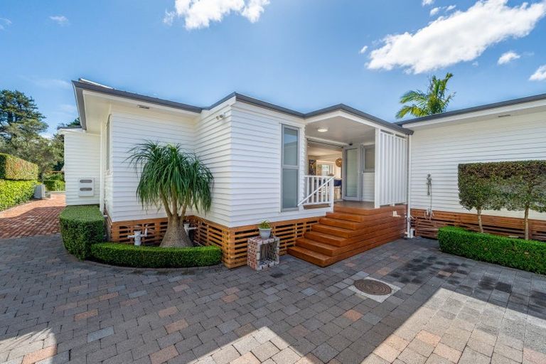 Photo of property in 9 Shelly Beach Parade, Cockle Bay, Auckland, 2014