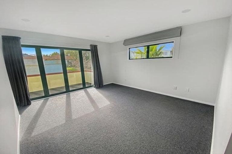 Photo of property in 24 Taroka Close, Pinehill, Auckland, 0632
