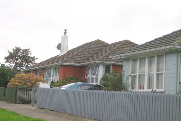 Photo of property in 68 Davidson Crescent, Tawa, Wellington, 5028