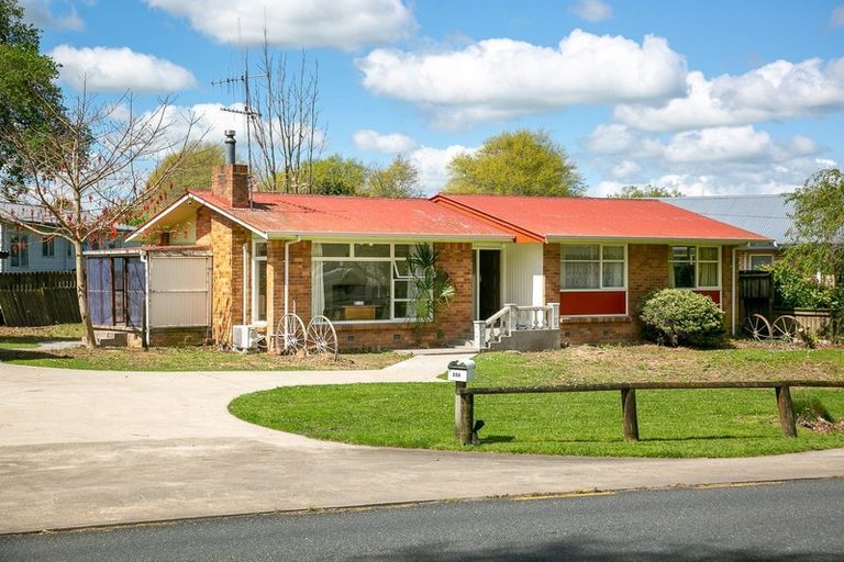 Photo of property in 234 Shakespeare Street, Leamington, Cambridge, 3432