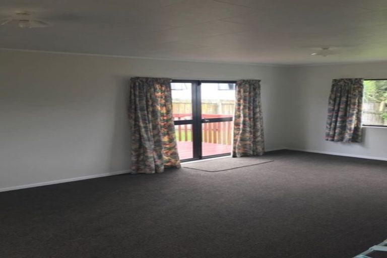 Photo of property in 1 Lowell Place, Massey, Auckland, 0614