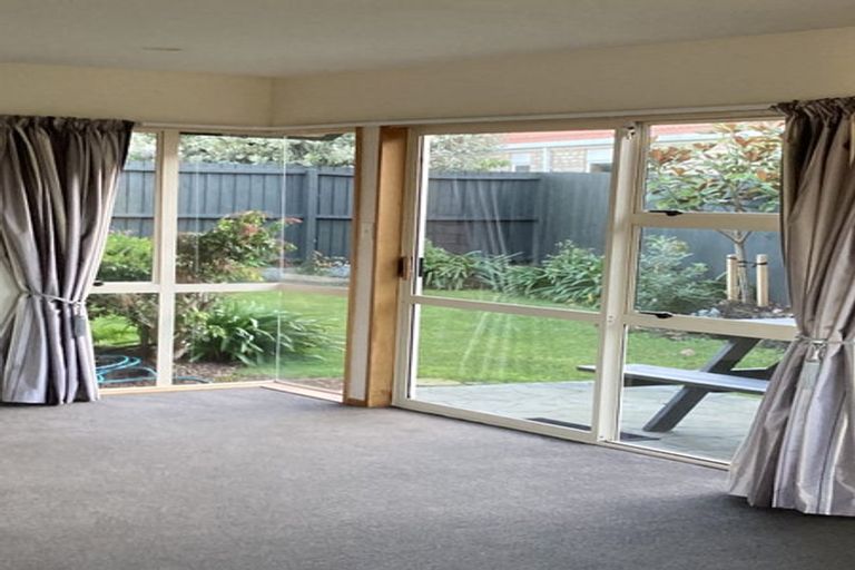 Photo of property in 19 Orlando Crescent, Waimairi Beach, Christchurch, 8083
