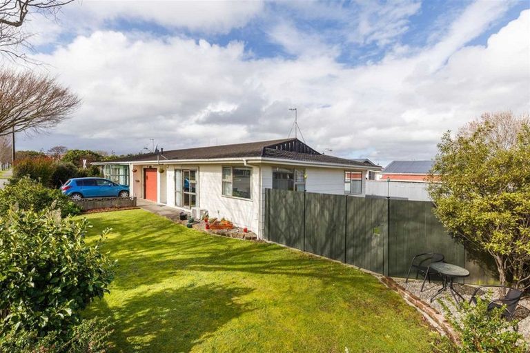 Photo of property in 1b John F Kennedy Drive, Milson, Palmerston North, 4414