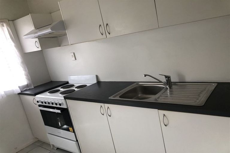 Photo of property in 3/45 Blockhouse Bay Road, Avondale, Auckland, 1026