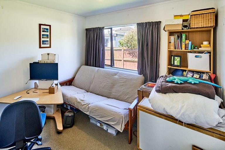 Photo of property in 1a Pearce Crescent, Taita, Lower Hutt, 5011